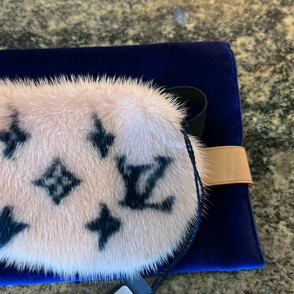 Louis Vuitton Pink Monogram Mink Sleeping Mask with COA - Picture 8 of 12